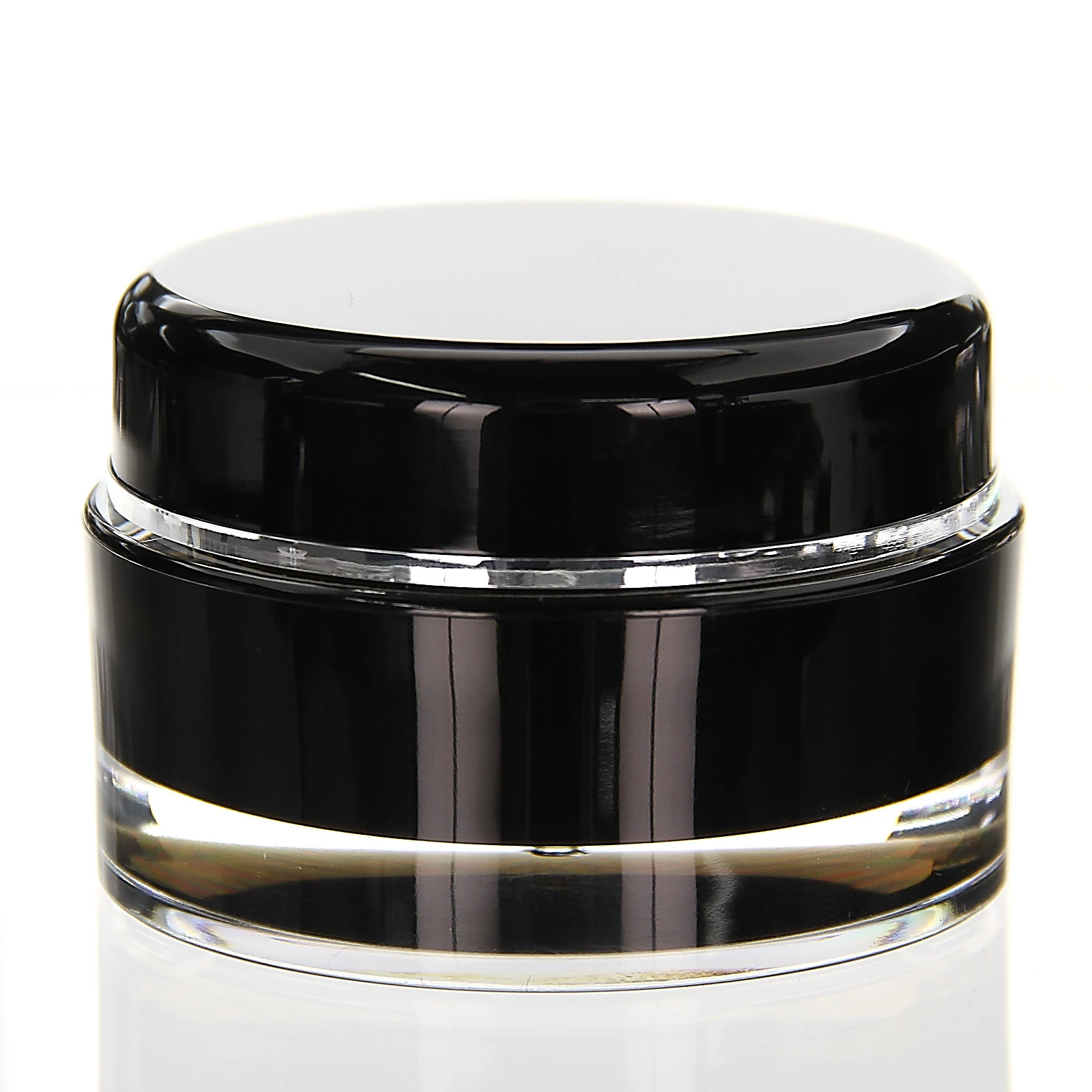 Closed 100ml acrylic jar in glossy black with transparent base and silver ring on white background