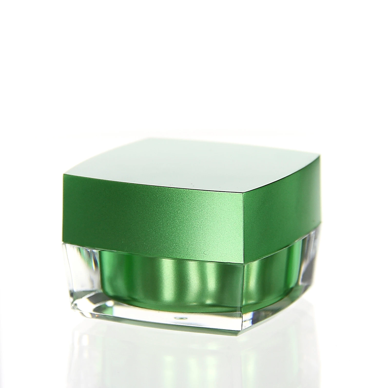 Closed 15ml acrylic jar in glossy green with square design and clear base on white background