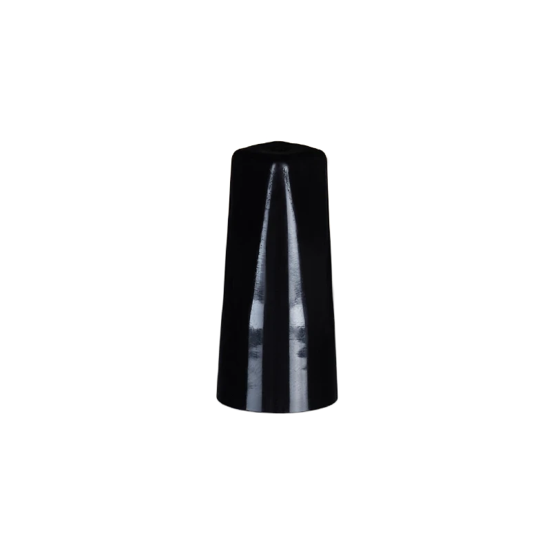 Konischer Schraubverschluss Diana 13/1037 in Schwarz mit Glanzfinish für Nagellackflaschen Schwarzer konischer Schraubverschluss Diana 13/1037 mit glänzender Oberfläche und abgerundeter Spitze auf neutralem Hintergrund