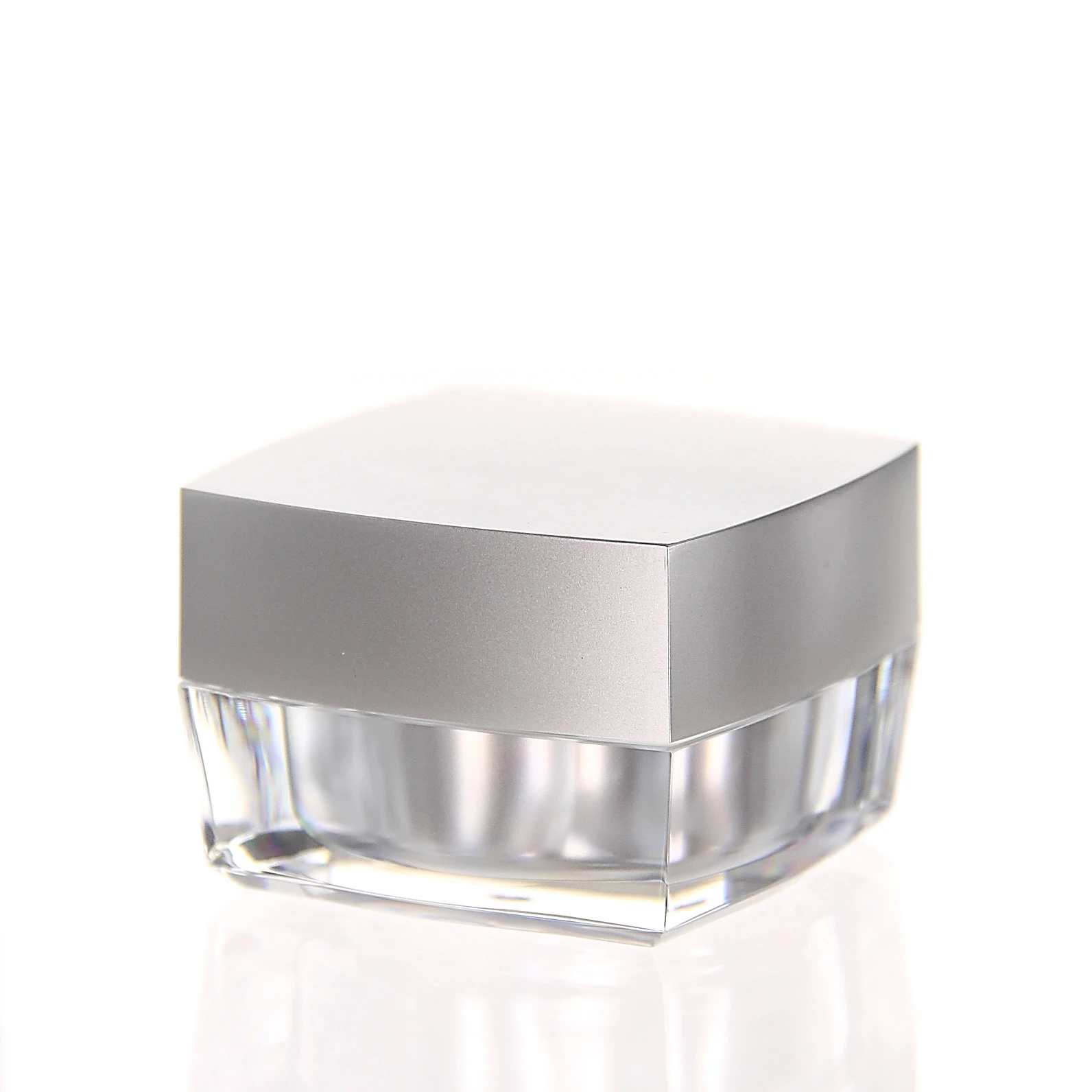 Closed 15ml acrylic jar in glossy silver with square design on light surface