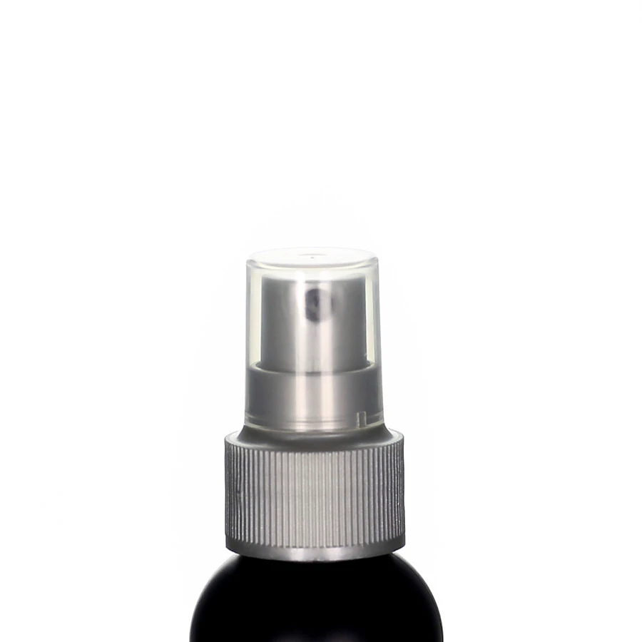 Zerstäuberpumpe 24/410 grau – Feinsprühpumpe mit klarer Schutzkappe für Toner und Pflegesprays Graue Zerstäuberpumpe mit 24/410 Gewinde und transparenter Kappe auf schwarzer Flasche vor weißem Hintergrund