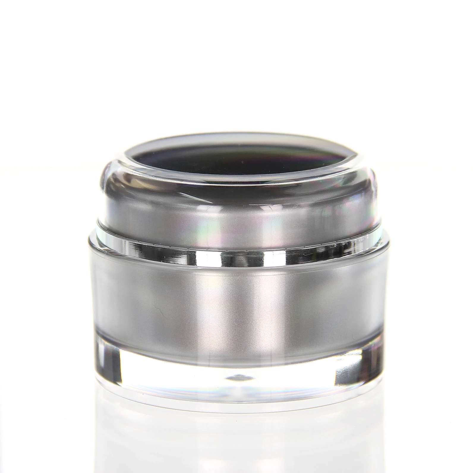 Closed 50ml acrylic jar in glossy silver with transparent lid edge and silver accent ring