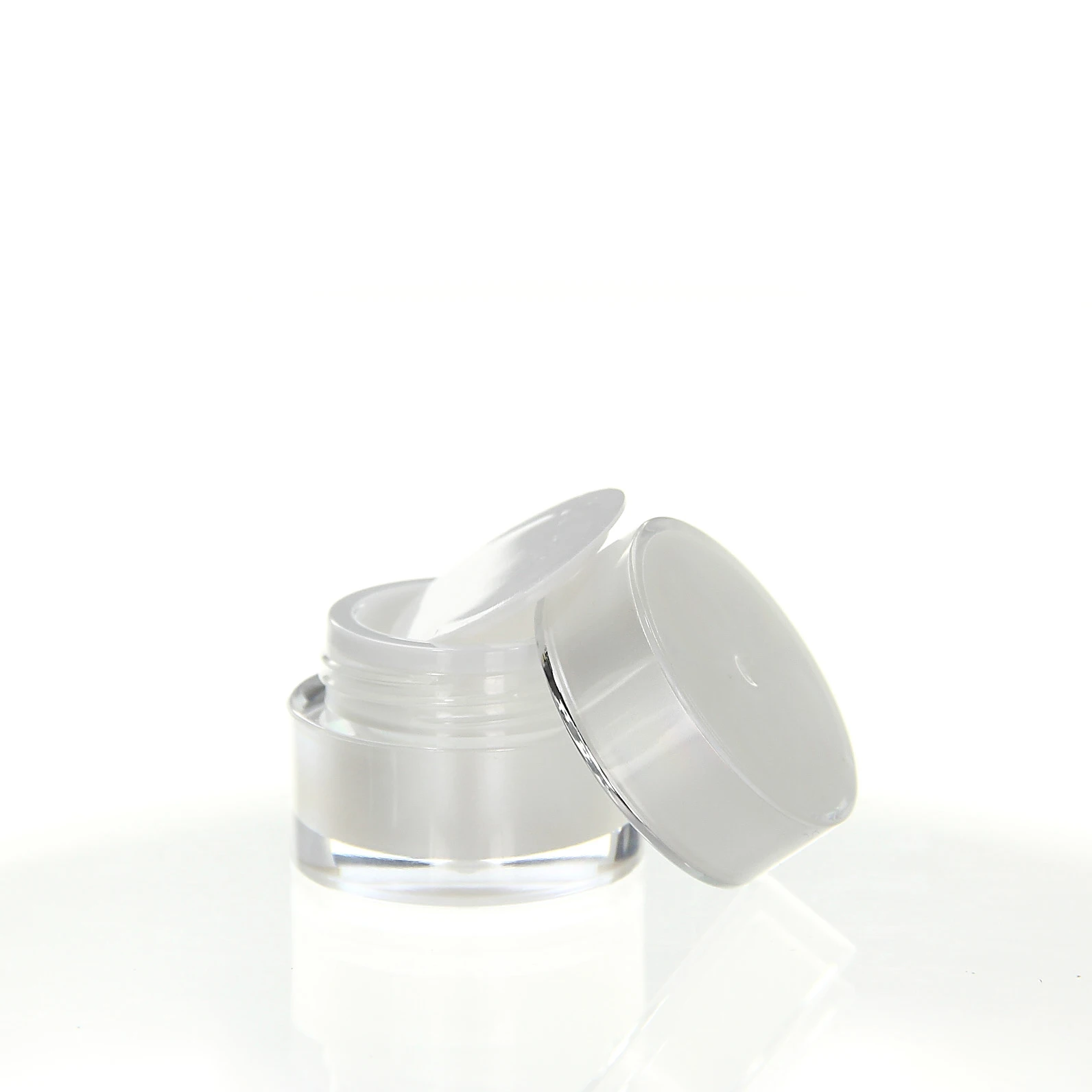 Open 5ml acrylic jar in pearly white finish with white insert on light pedestal