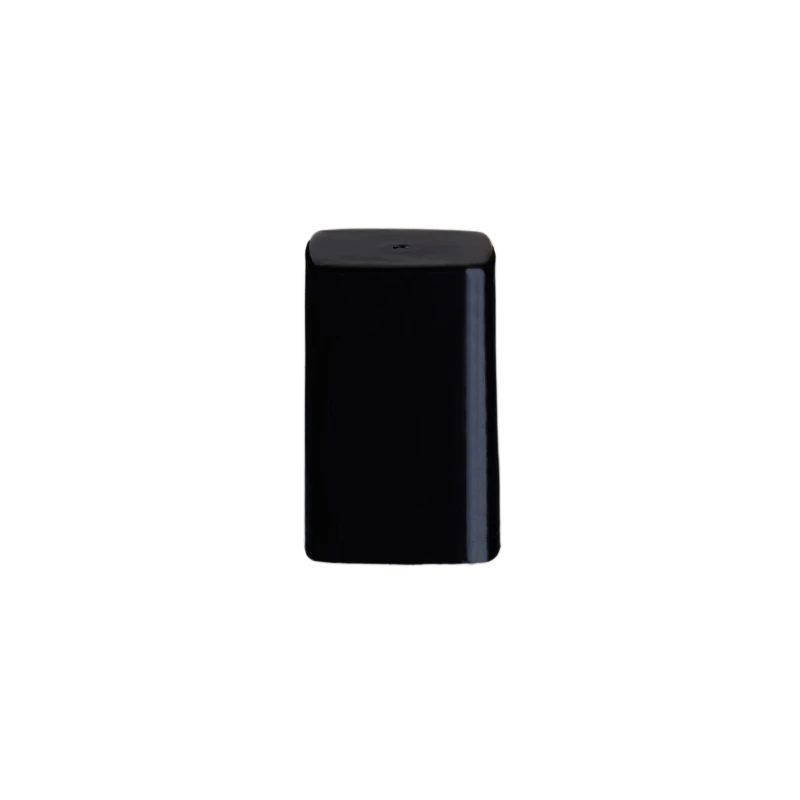 Eckige 13/1038 Kunststoffkappe CBar in Schwarz mit Glanzfinish für Kosmetikflaschen Eckige schwarze Kunststoffverschlusskappe CBar 13/1038 mit glänzender Oberfläche und klaren Kanten auf neutralem Hintergrund