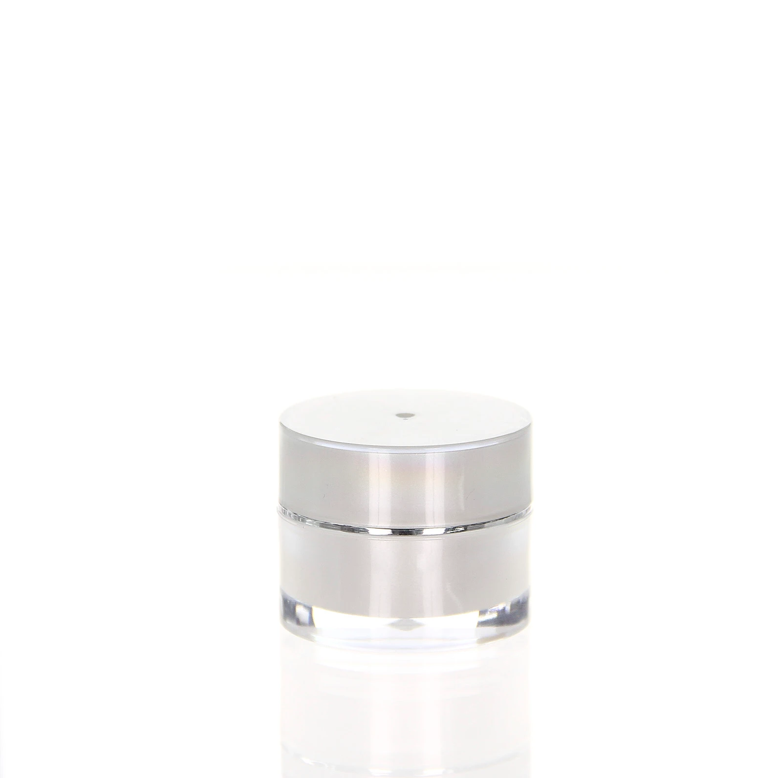 Closed 5ml acrylic jar in glossy pearl finish with transparent outer wall on white pedestal