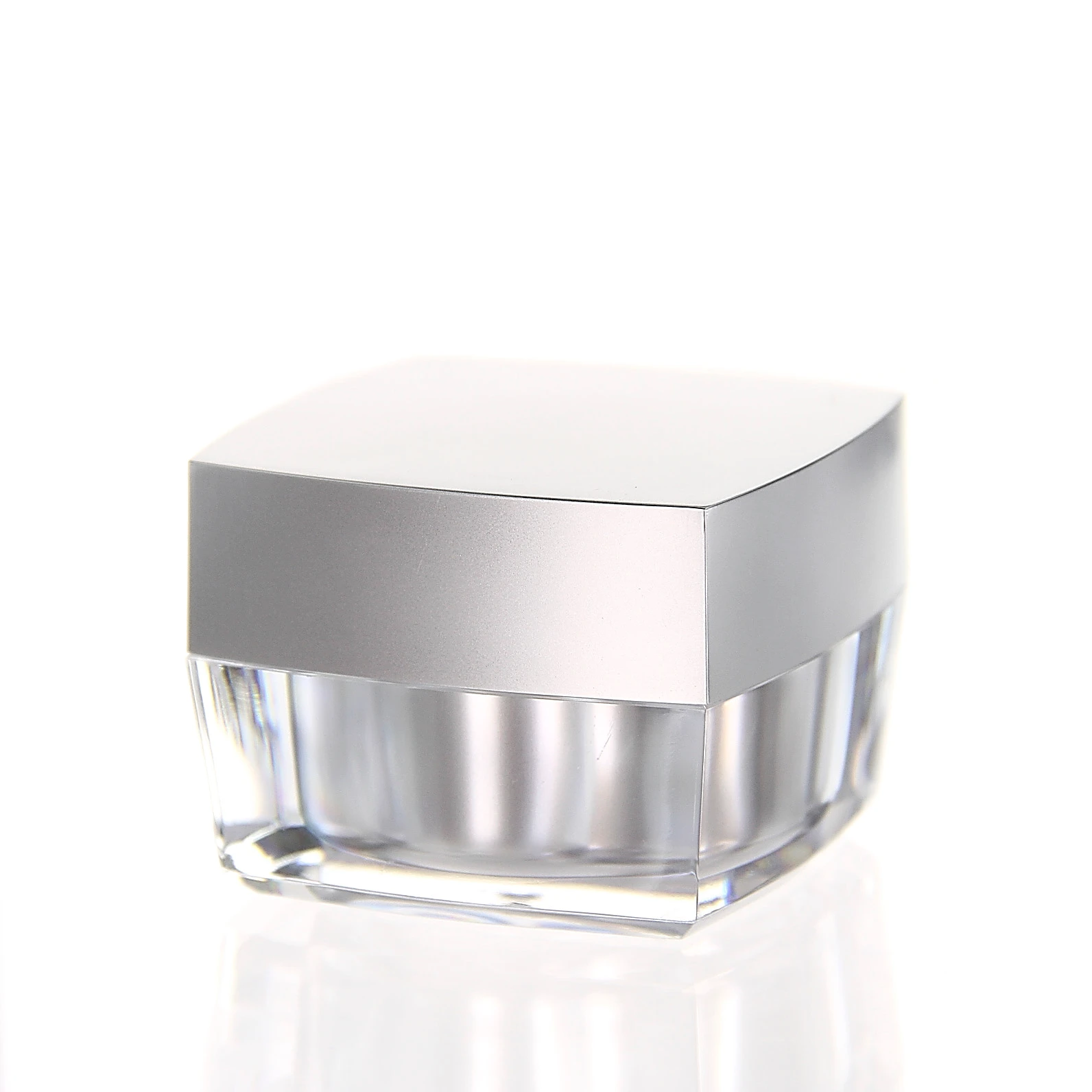 30ml silver cube jar for luxury care, creams or cosmetic collections Closed 30ml cosmetic jar in glossy silver with clear acrylic shell on white background