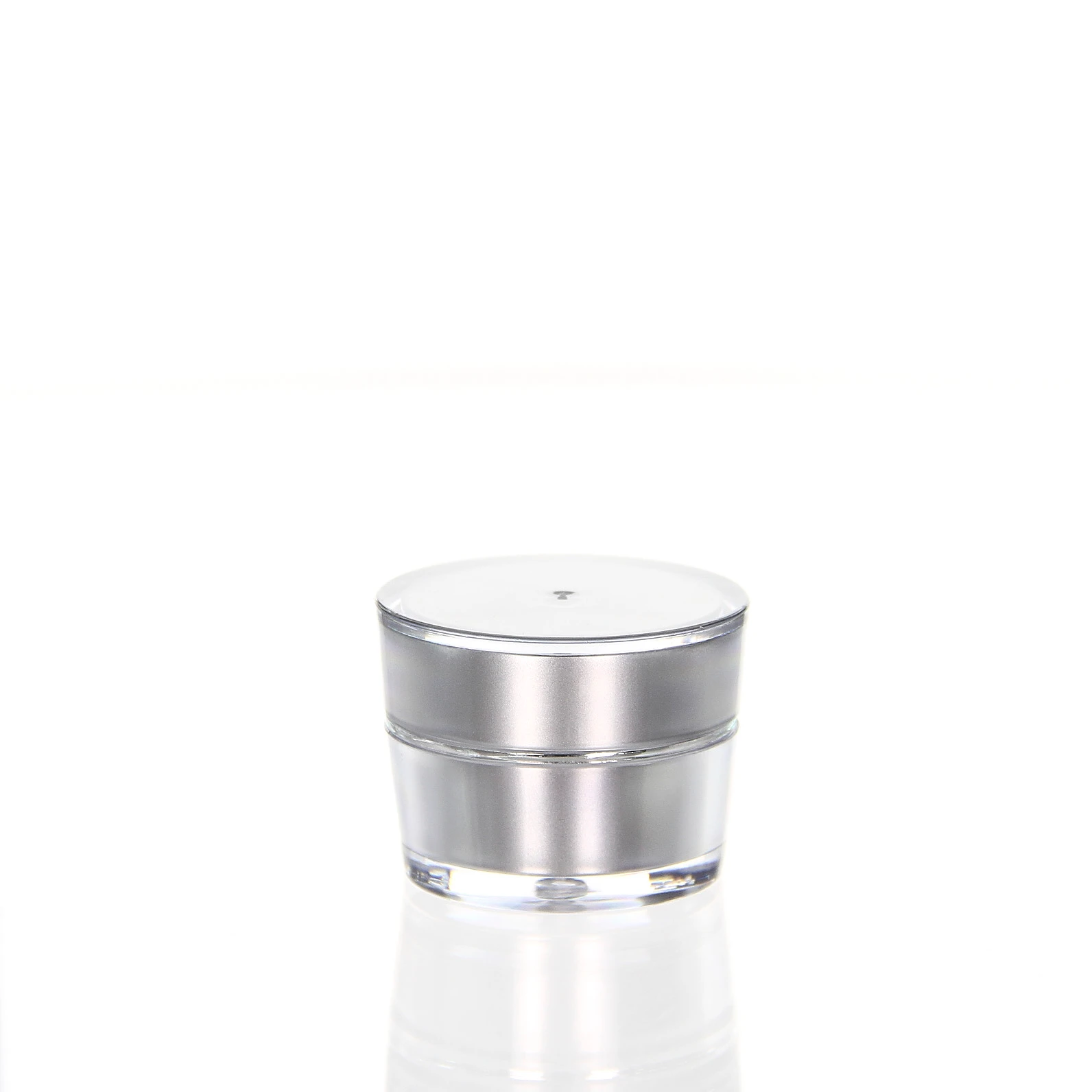 Closed 5ml acrylic jar in elegant silver with transparent outer wall on white pedestal